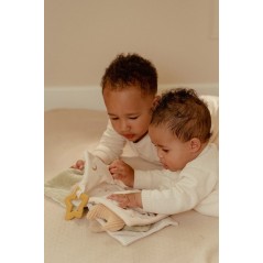 Libro Blandito Actividades Newborn Nature de Little Dutch en La Comba