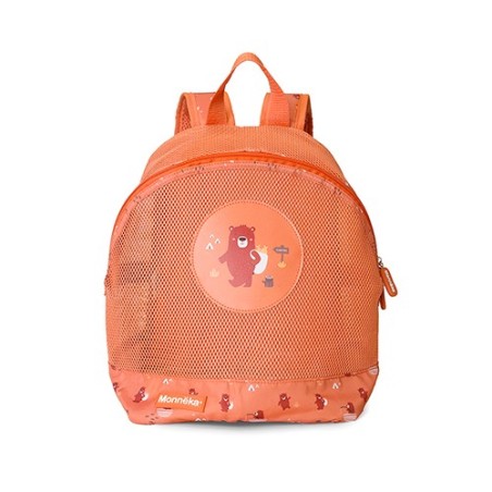 Mochila infantil antiarena color melocotón diseño Camping Monnëka personalizable con nombre en vinilo textil La Comba