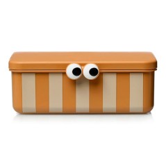 Caja de almuerzo infantil de color amarillo mostaza de la marca Noui Noui, con diseño a rayas verticales crema